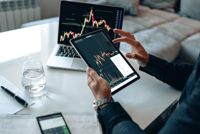 Swing Trading: Benefits and Risks